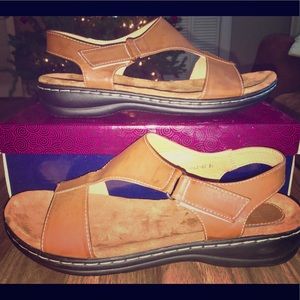 Tan sandals SZ 8.5 NEW!!